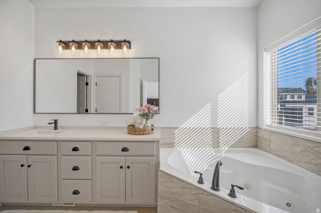 698 N FARMLAND DR Kaysville, UT 84037