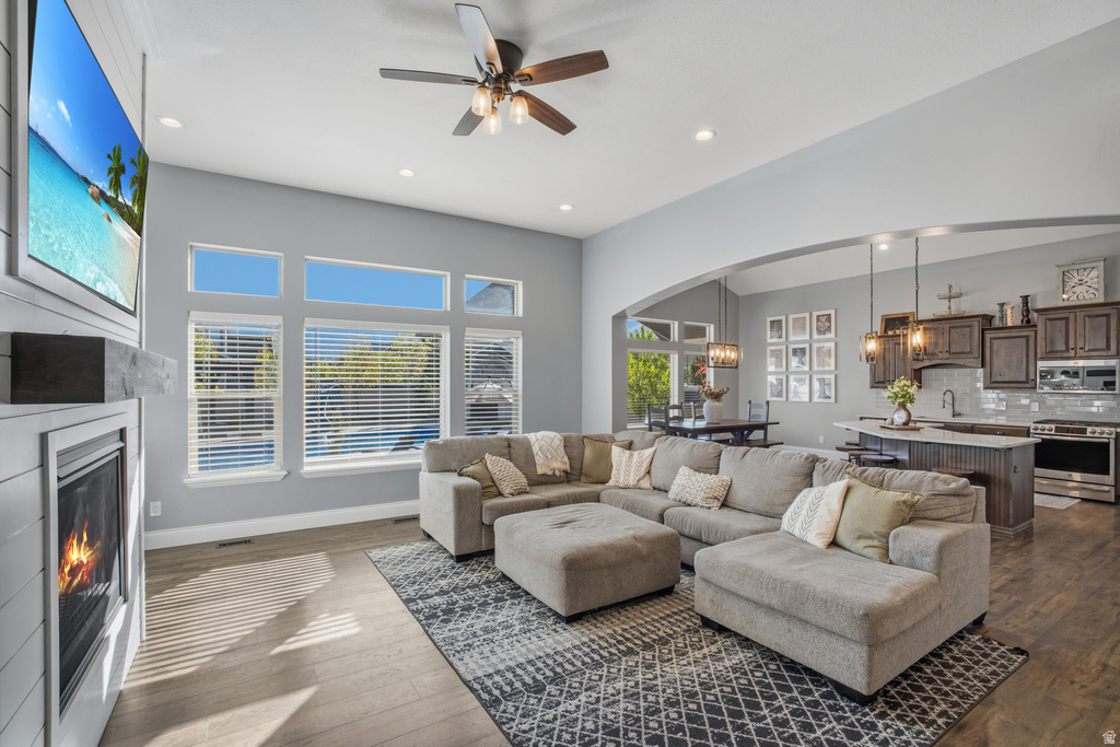 698 N FARMLAND DR Kaysville, UT 84037