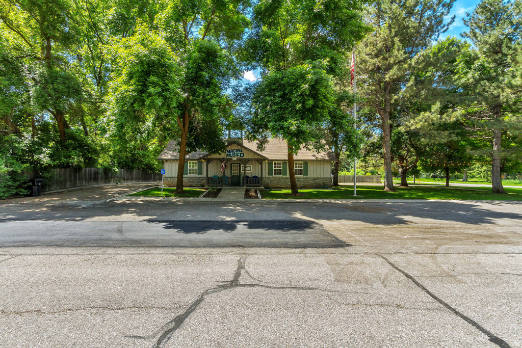 7300 E 200 S Huntsville, UT 84317
