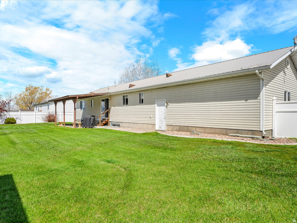 845 HOOVER ST Montpelier, ID 83254
