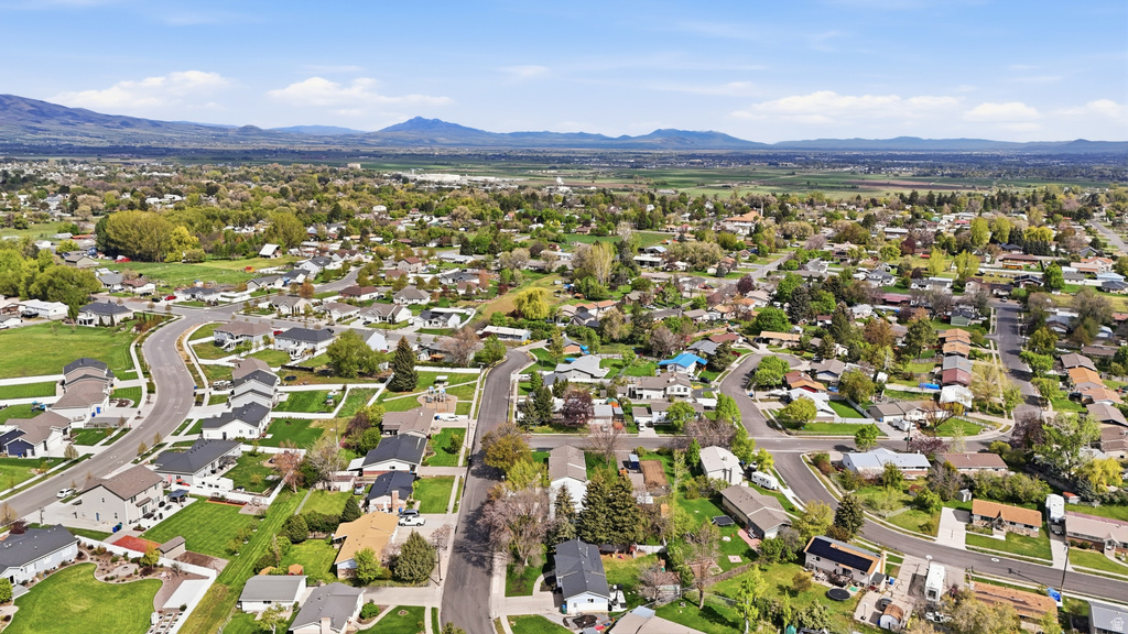 515 GLENWOOD DR Hyrum, UT 84319