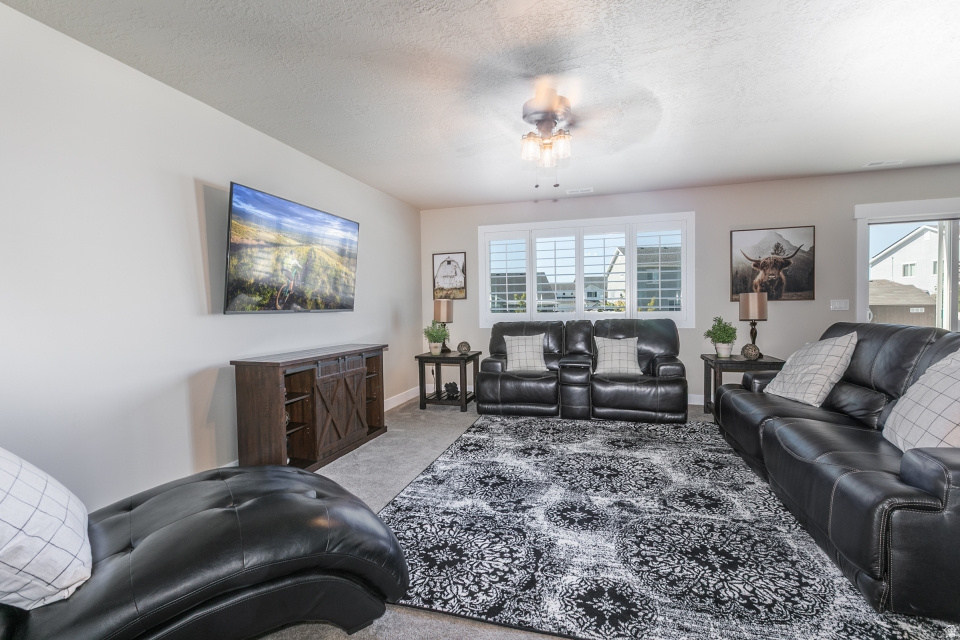 1457 W WATERFRONT DR Syracuse, UT 84075
