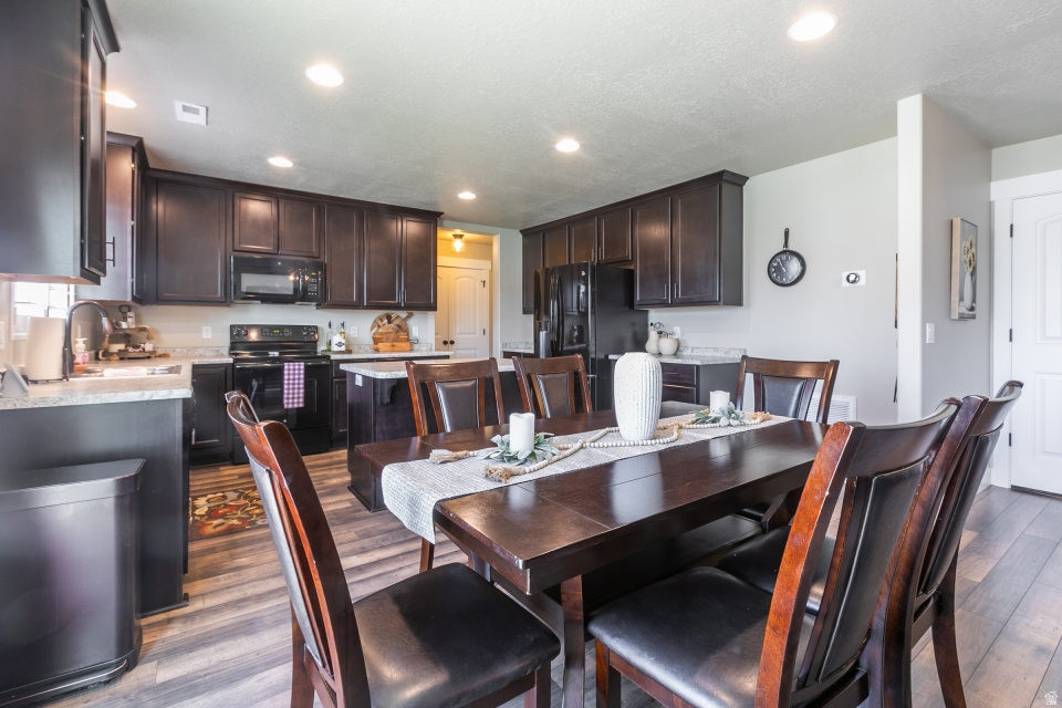 1457 W WATERFRONT DR Syracuse, UT 84075