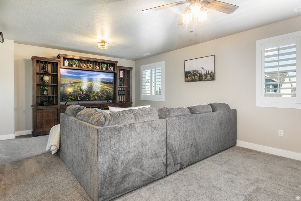 1457 W WATERFRONT DR Syracuse, UT 84075