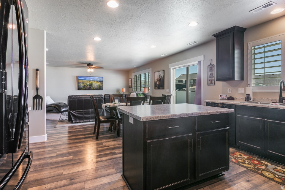 1457 W WATERFRONT DR Syracuse, UT 84075