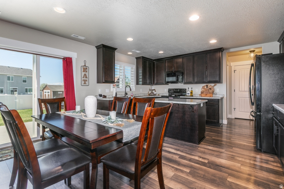 1457 W WATERFRONT DR Syracuse, UT 84075