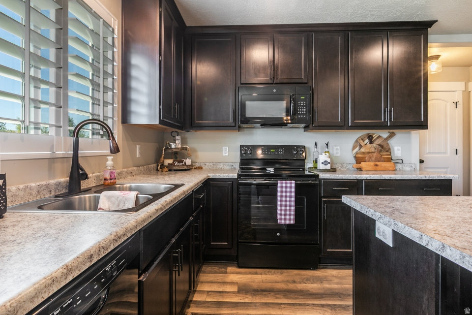 1457 W WATERFRONT DR Syracuse, UT 84075