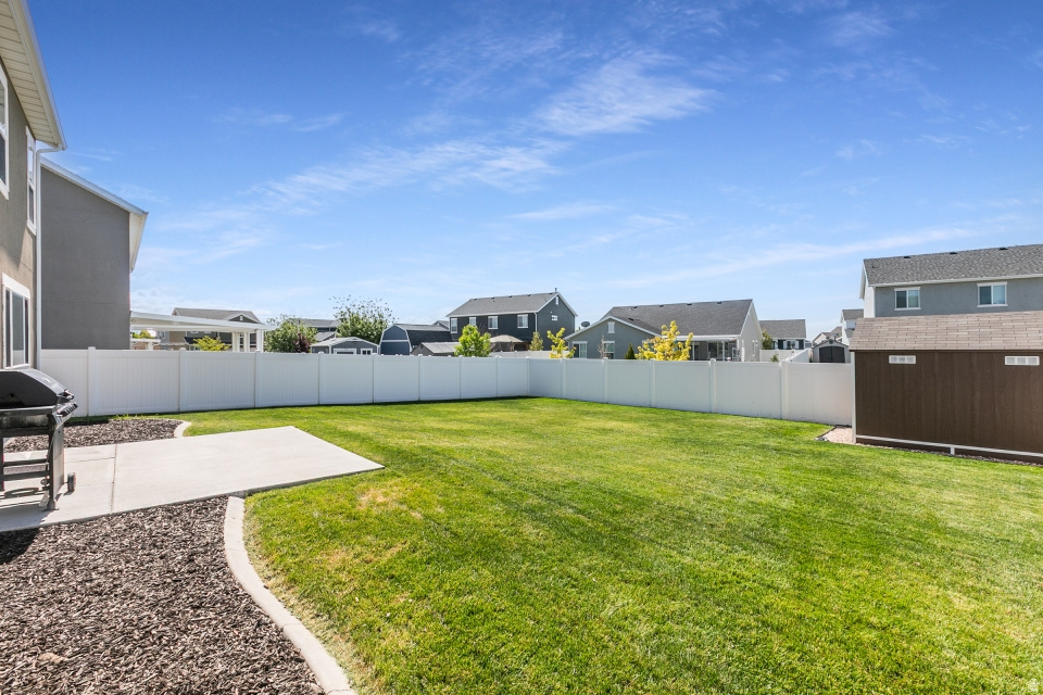 1457 W WATERFRONT DR Syracuse, UT 84075