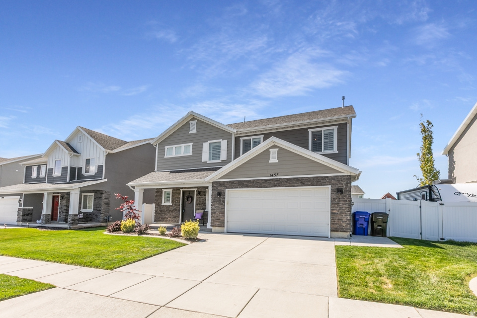 1457 W WATERFRONT DR Syracuse, UT 84075