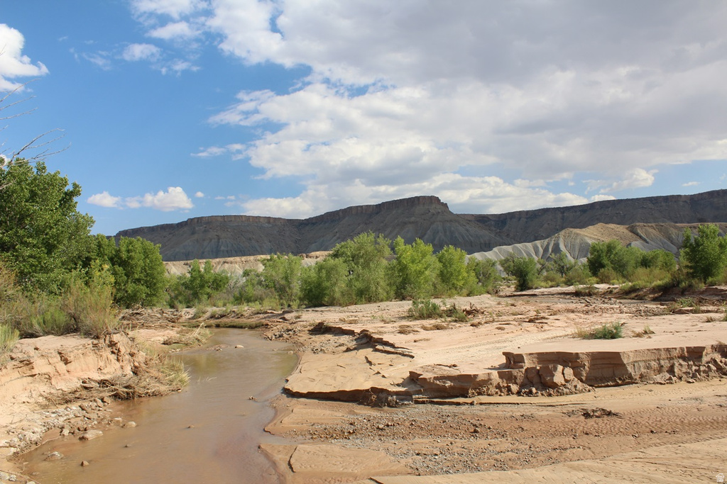  Caineville, UT 84775