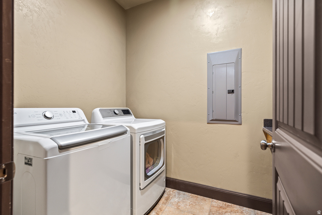 350 N 200 E Ferron, UT 84523