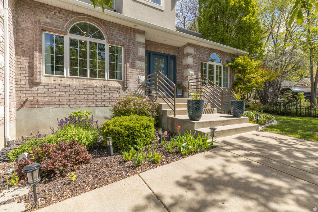 2573 E KAYS CREEK DR Layton, UT 84040