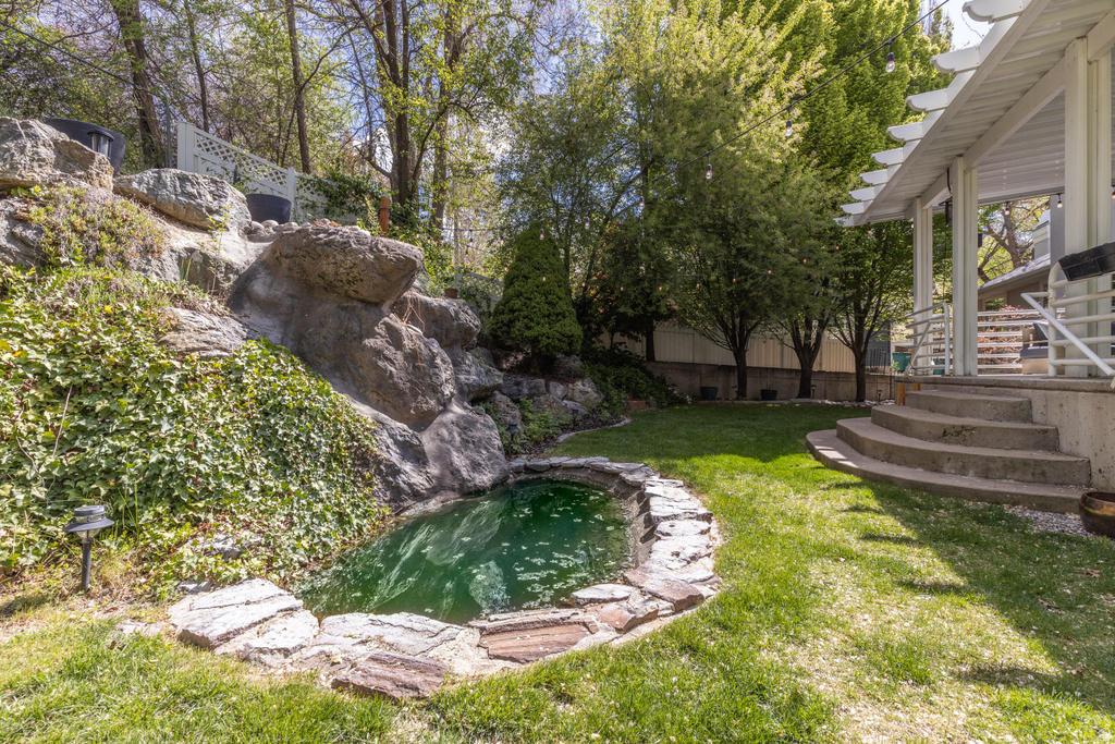 2573 E KAYS CREEK DR Layton, UT 84040