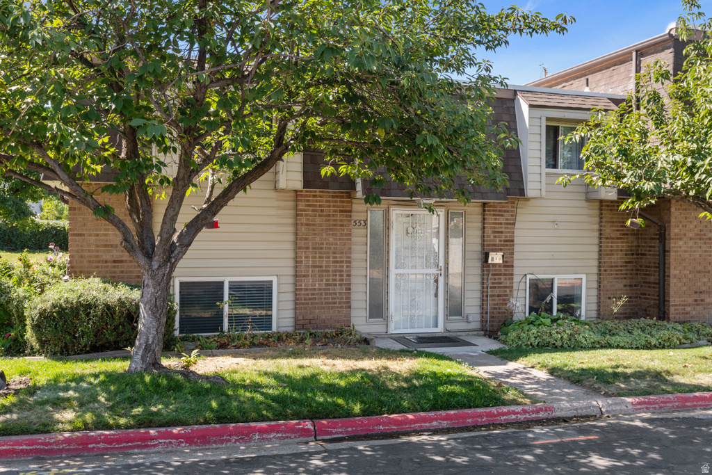553 N 200 W photo 2