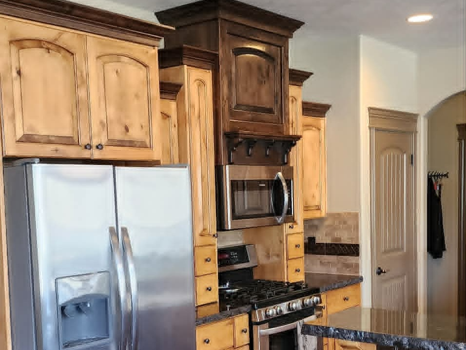 2596 W 2450 N Farr West, UT 84404