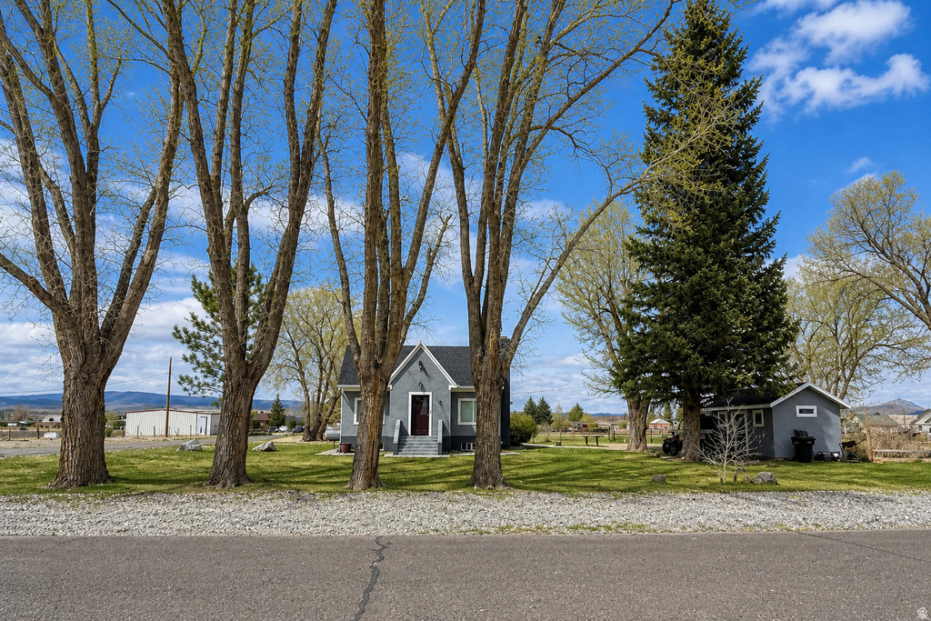 296 W 300 S Loa, UT 84747