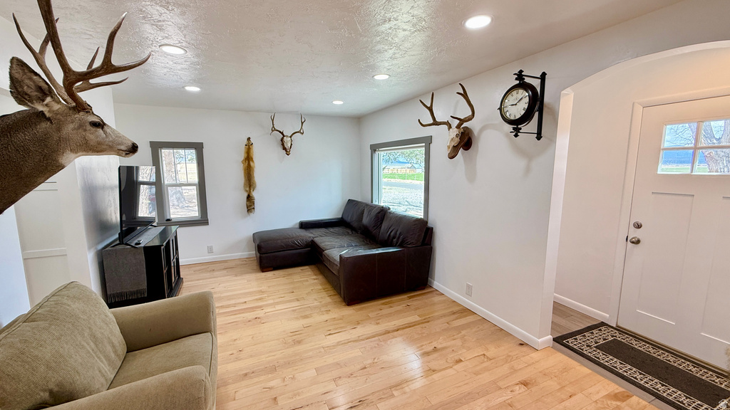 296 W 300 S Loa, UT 84747