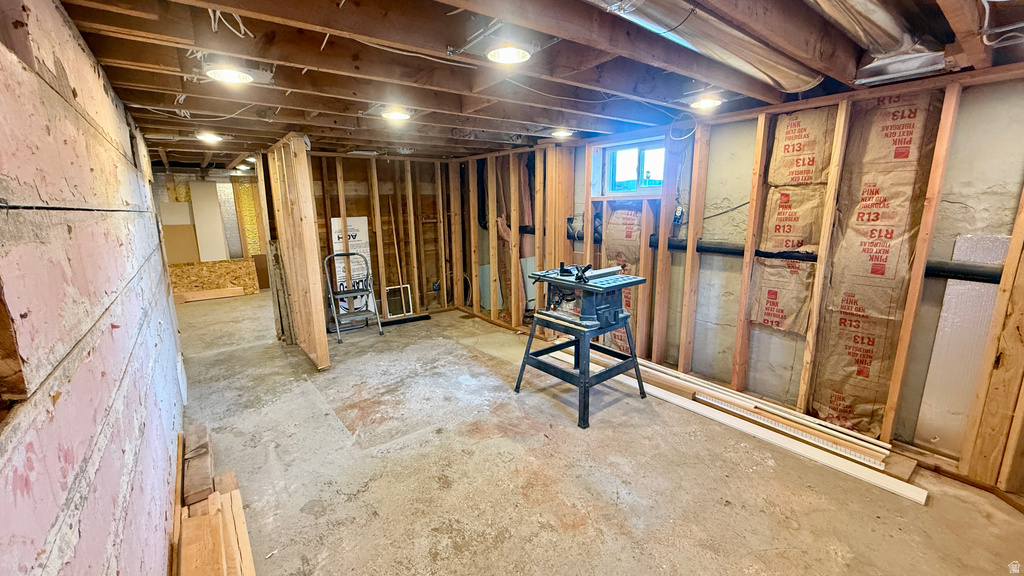296 W 300 S Loa, UT 84747