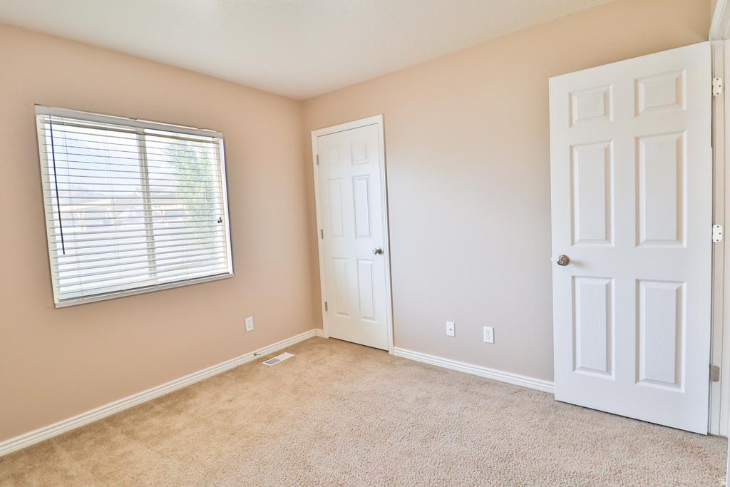 6723 W OAK FARMS DR West Jordan, UT 84081