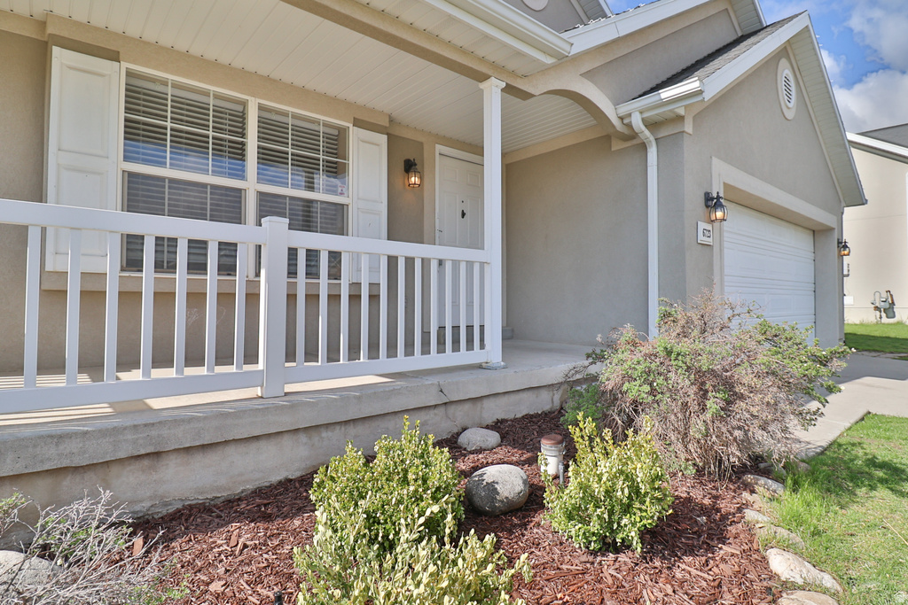 6723 W OAK FARMS DR West Jordan, UT 84081
