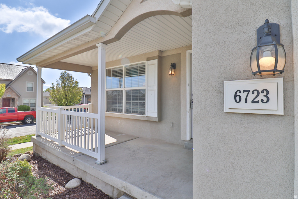 6723 W OAK FARMS DR West Jordan, UT 84081