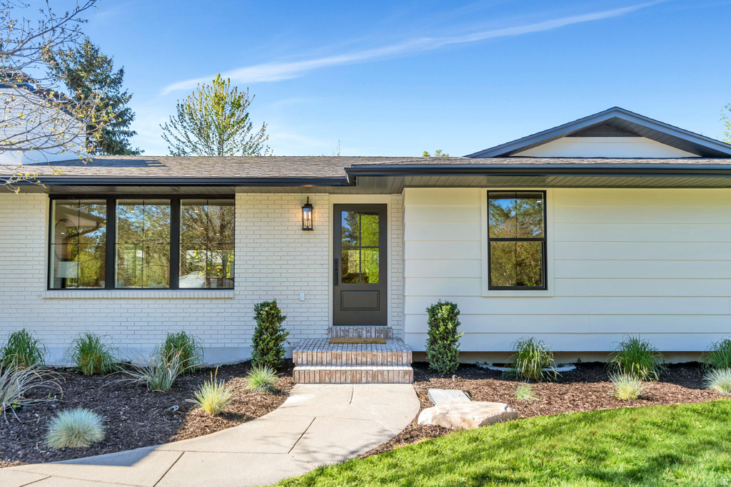 2050 E WILDWOOD DR Holladay, UT 84121