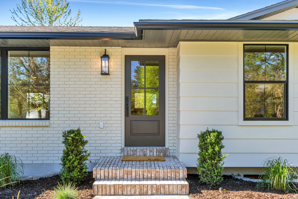 2050 E WILDWOOD DR Holladay, UT 84121