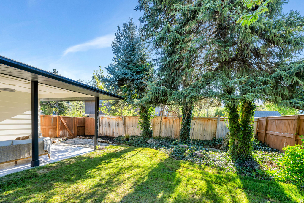 2050 E WILDWOOD DR Holladay, UT 84121