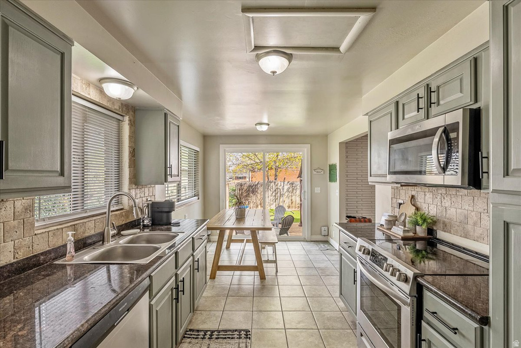 6075 S 2125 W Roy, UT 84067
