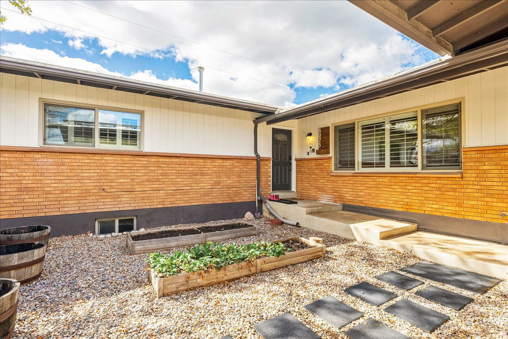 6075 S 2125 W Roy, UT 84067