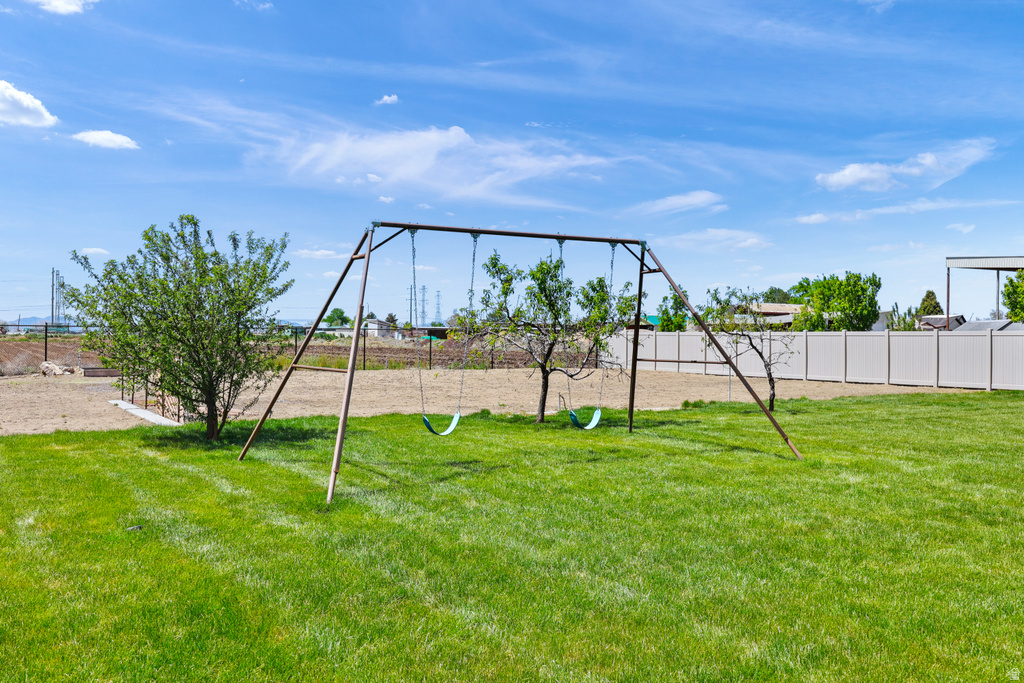 1909 CAMERON DR West Haven, UT 84401