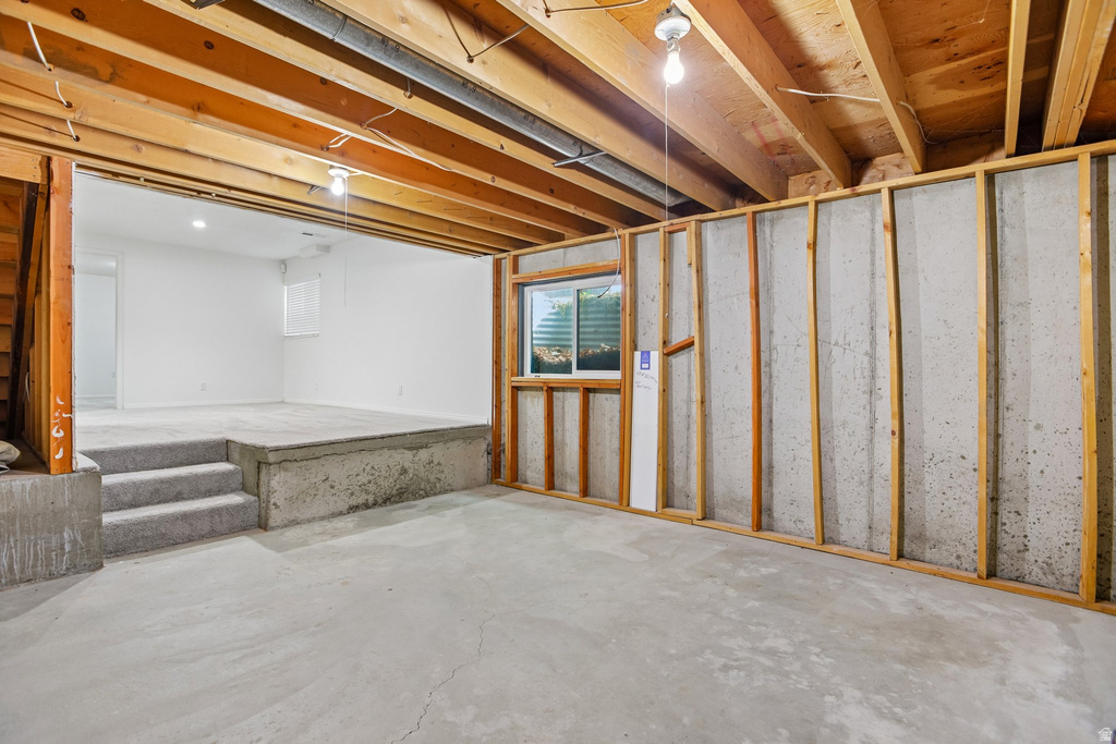 5879 W DIXIE DR West Valley City, UT 84128