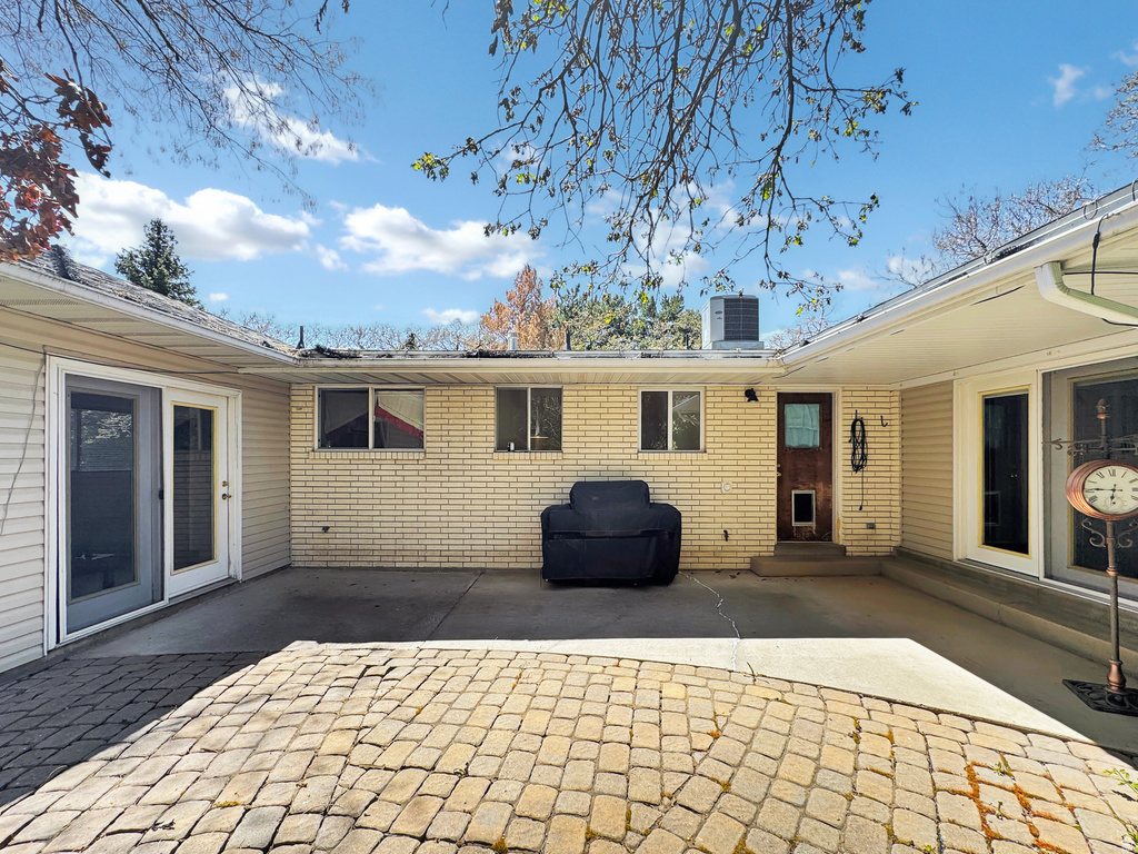 2342 E COMBE RD Uintah, UT 84403
