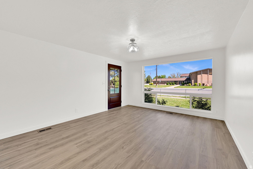 31 W GORDON AVE Layton, UT 84041