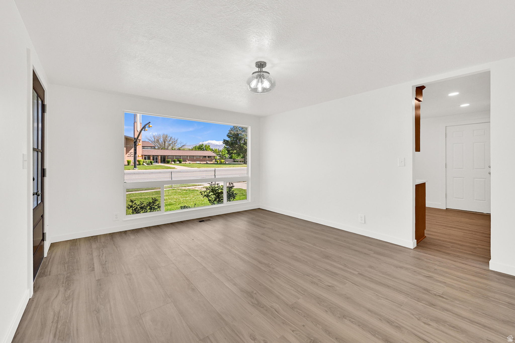 31 W GORDON AVE Layton, UT 84041