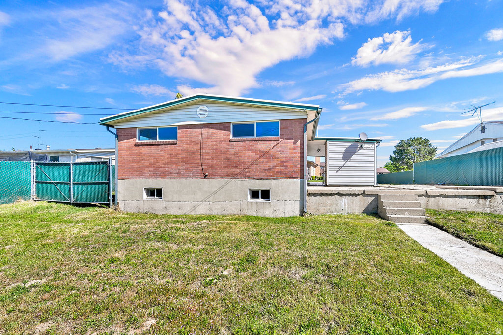 31 W GORDON AVE Layton, UT 84041