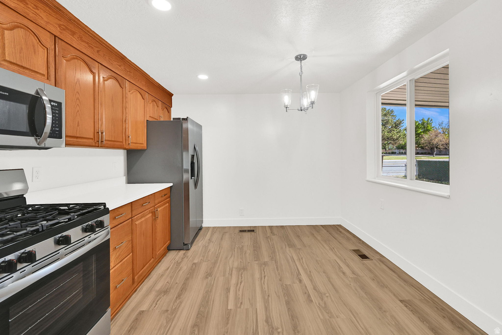 31 W GORDON AVE Layton, UT 84041