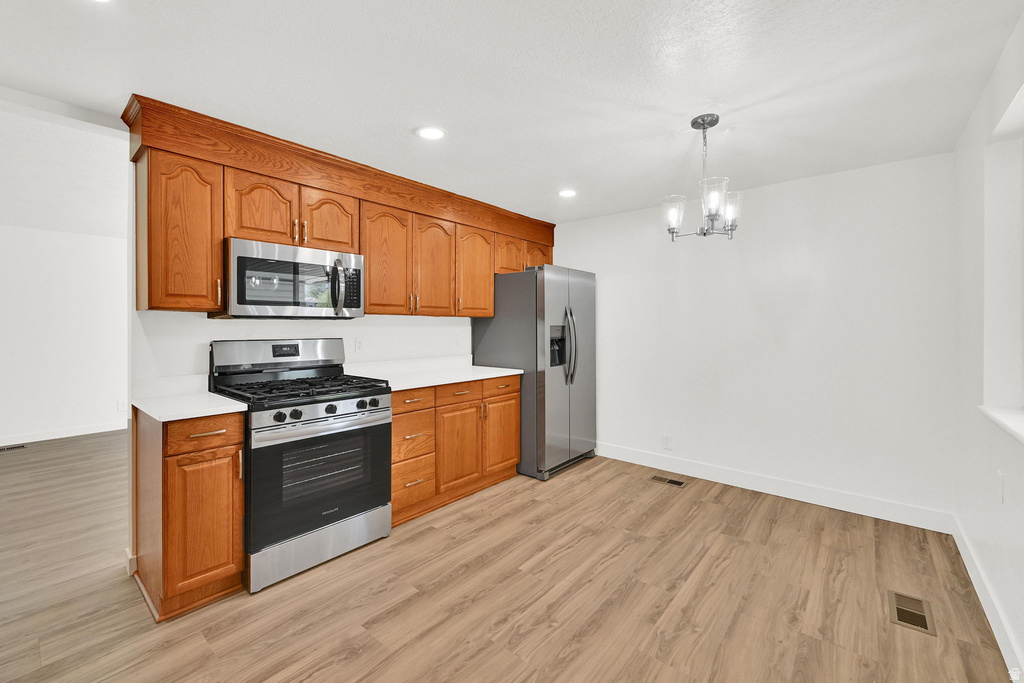 31 W GORDON AVE Layton, UT 84041