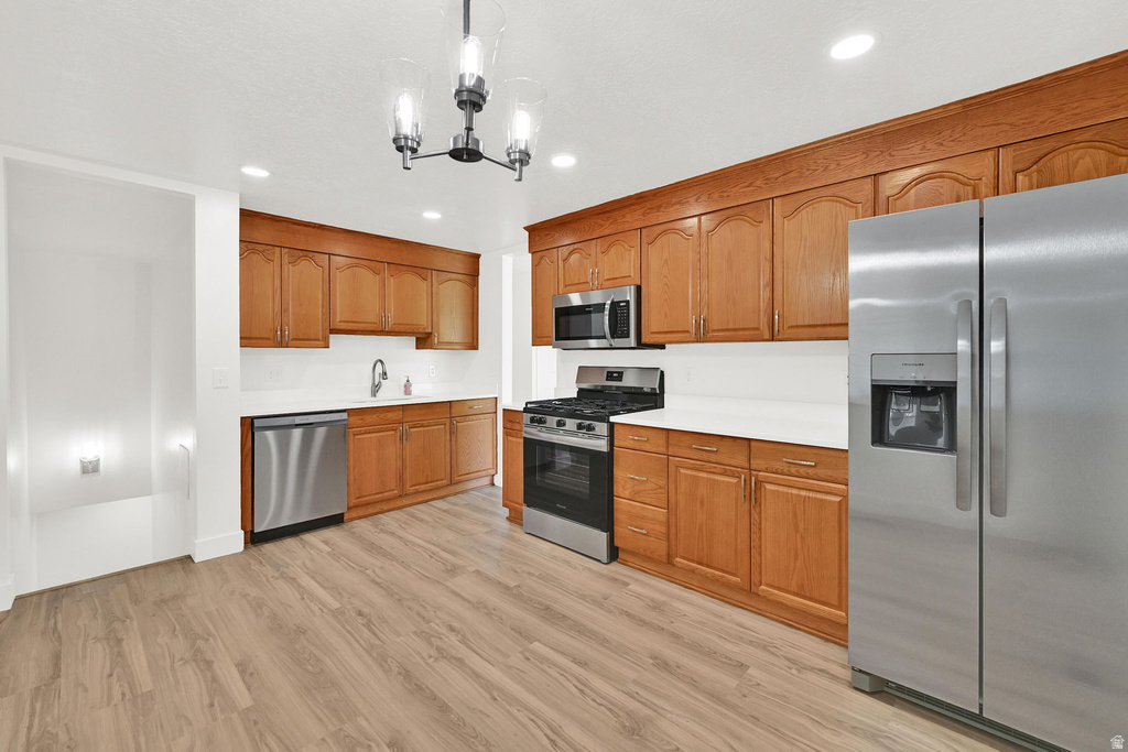 31 W GORDON AVE Layton, UT 84041