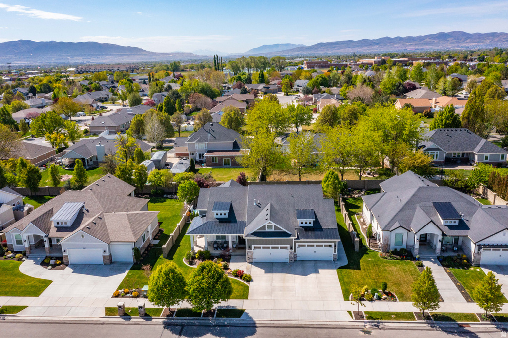 2027 W NICHOLAS FARM LN South Jordan, UT 84095