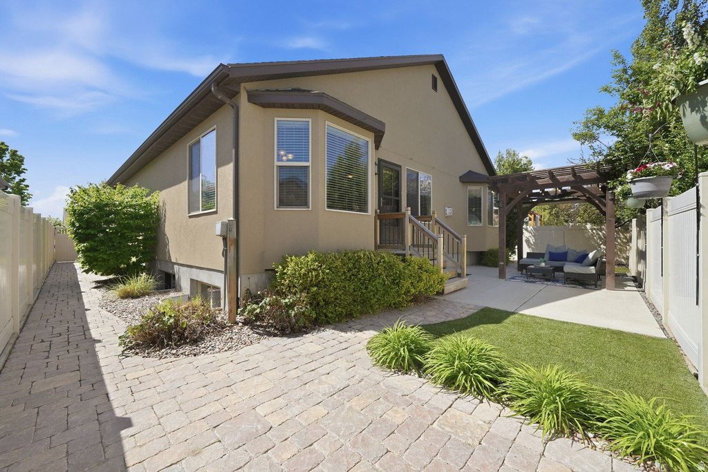 4122 W WALNUT CANYON LN South Jordan, UT 84009