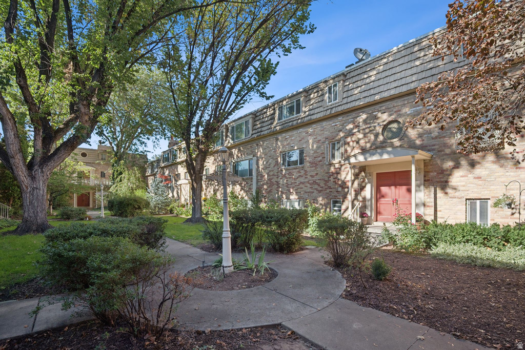2220 E MURRAY HOLLADAY RD #18 Holladay, UT 84117