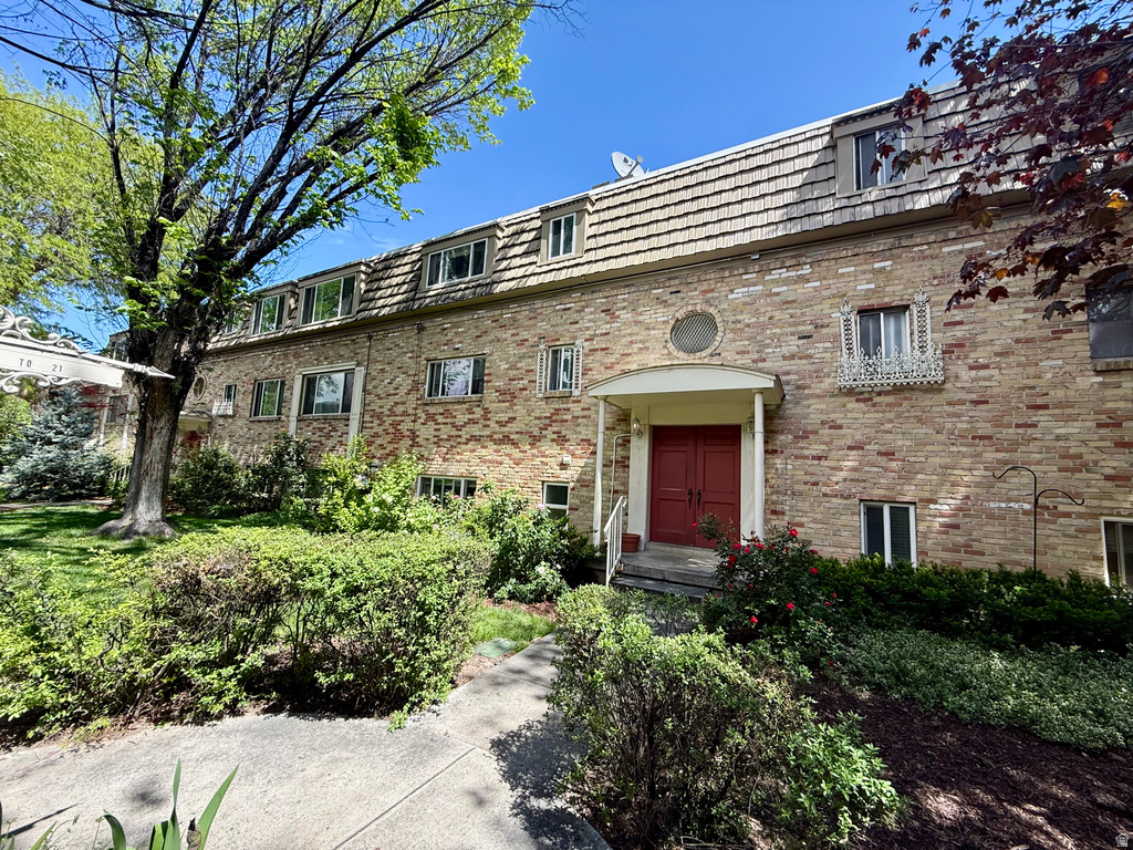 2220 E MURRAY HOLLADAY RD #18 Holladay, UT 84117