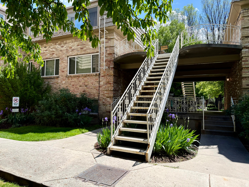 2220 E MURRAY HOLLADAY RD #18 Holladay, UT 84117