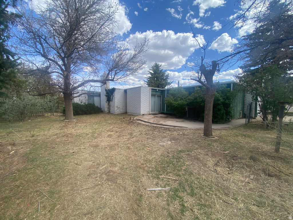 982 SPRUCE ST photo 4