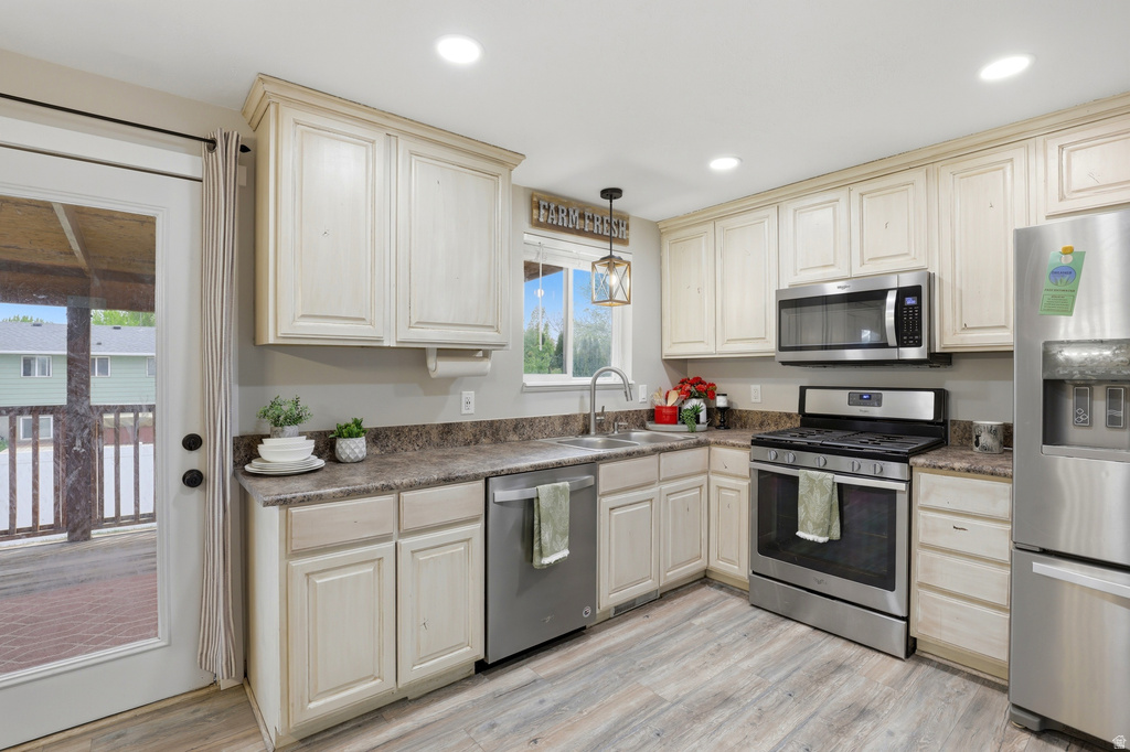 611 W 1635 N Clinton, UT 84015