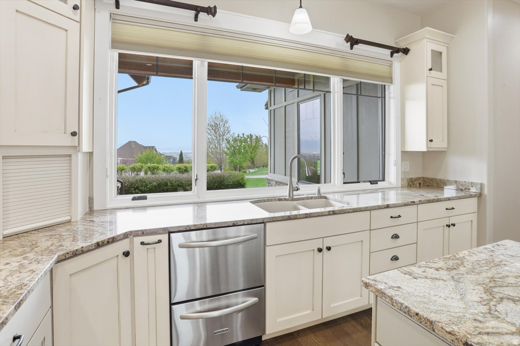 715 BLUFF ST Hyde Park, UT 84318