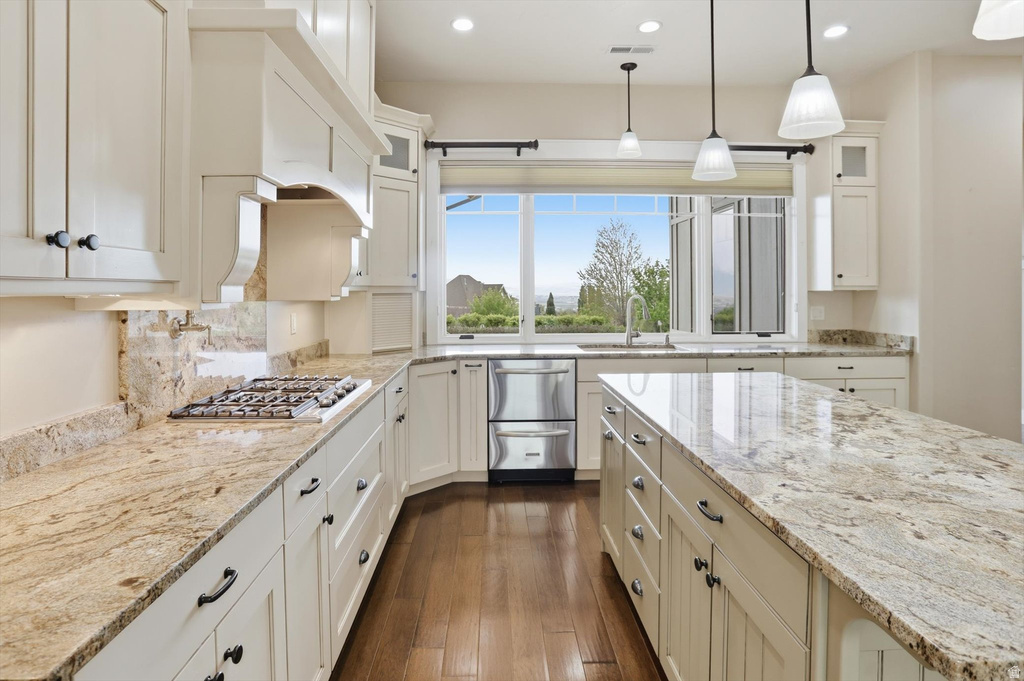 715 BLUFF ST Hyde Park, UT 84318