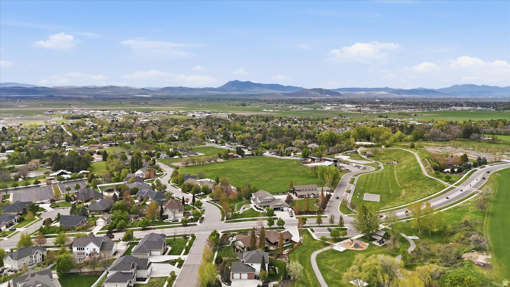 715 BLUFF ST Hyde Park, UT 84318