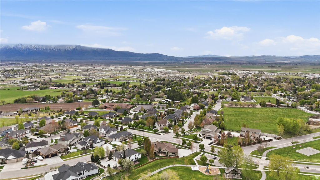 715 BLUFF ST Hyde Park, UT 84318